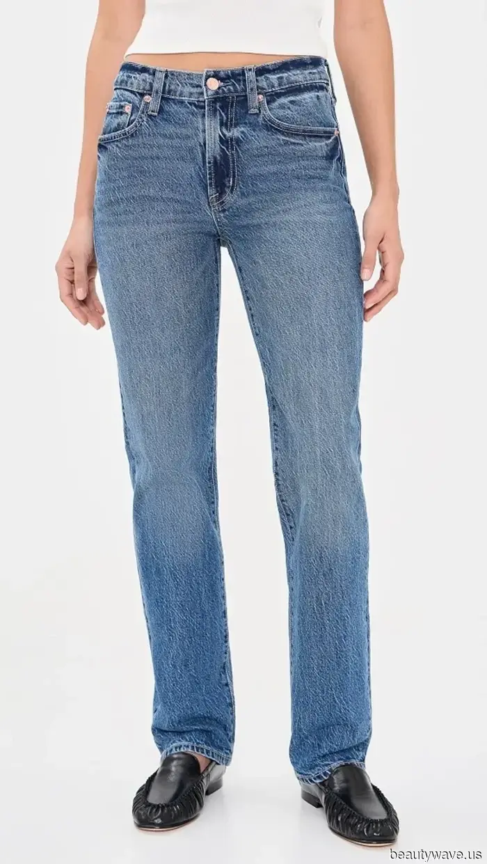 Las mujeres elegantes han comenzado a usar sus jeans de esta manera específica en silencio.