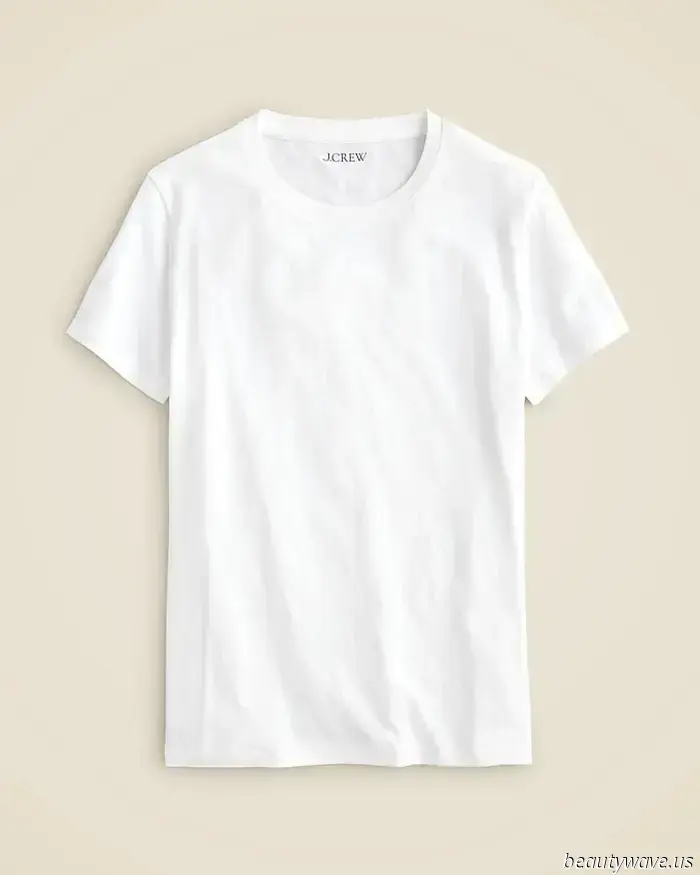 Gold-Hoop-Ohrringe, ein weißes T-Shirt und dieser neue Körperspray: Das perfekte Rezept für einen mühelos coolen Sommer
