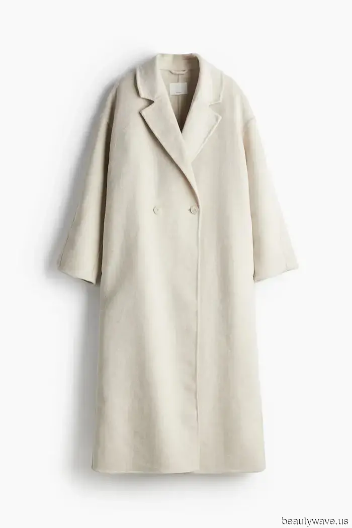 Ancora più elegante del beige&mdash;I cappotti sembrano i più costosi in questa tonalità sofisticata