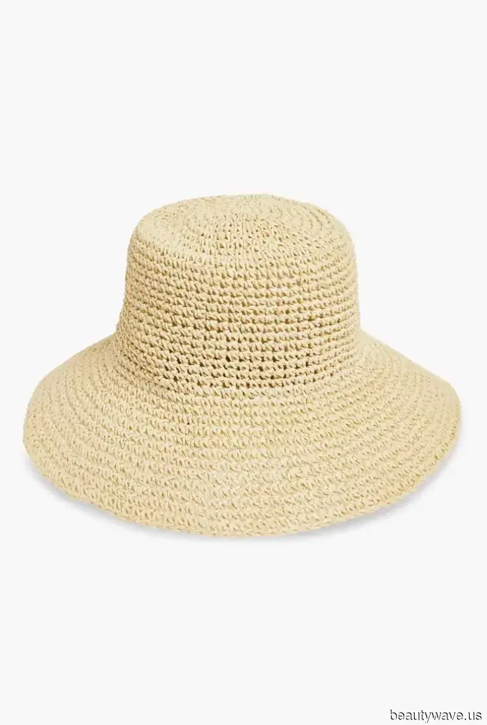 Here’s How Fashion Enthusiasts Dress for Summer Getaways to the Lake