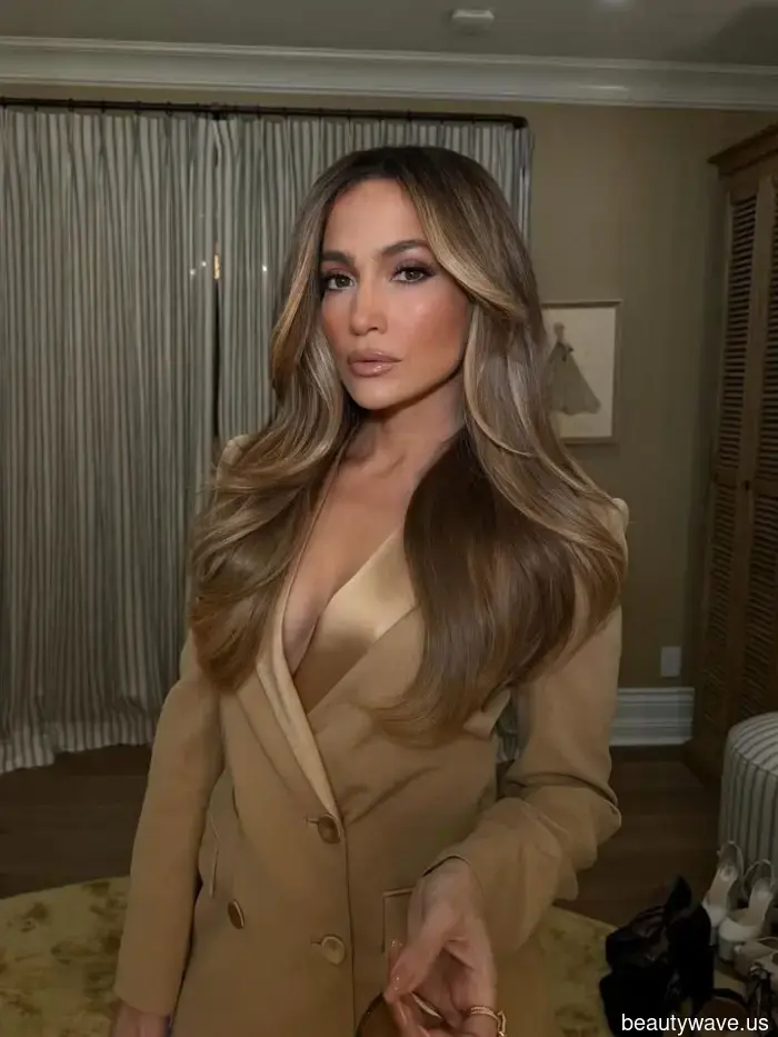 I Recently Consulted the Experts, and Here Are the 6 Fall Makeup Color Trends You Should Be Aware Of.