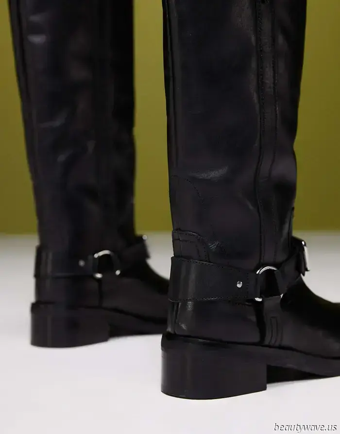 Schlechte Nachrichten, Sandalen – Fashion Girls tragen bereits ihre weißen Kleider im Trend der größten Herbststiefel