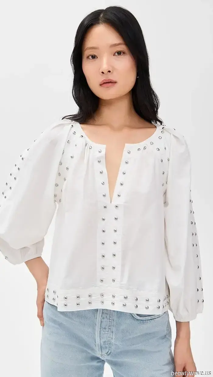 In Spagna, ogni donna alla moda possiede questa maglietta in più di un pezzo