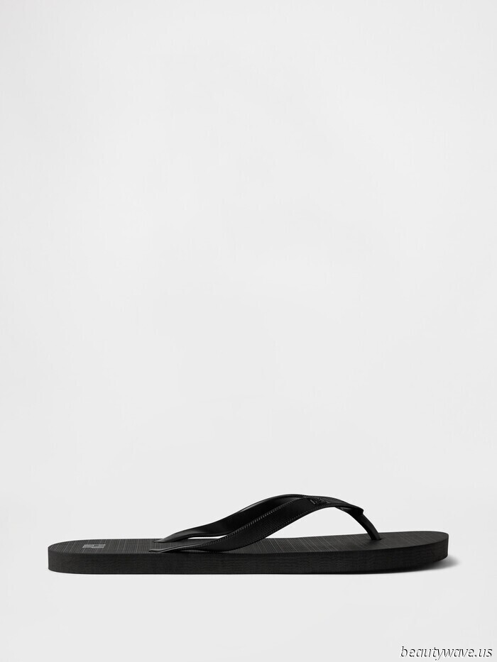 A Fashionista from New York Visits Gap—23 Items They'd Choose for Summer.