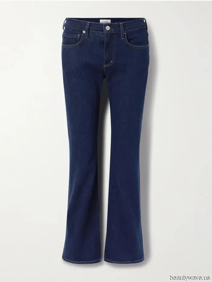 Поколение миллениалов и поколение Z согласны&mdash;это самый крутой способ стилизовать джинсы с расклешенными штанинами.