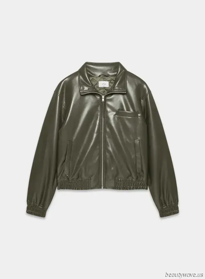 Spotted on an It Girl in Venice, Italy: The Leather Jacket Shade I'm Purchasing from Banana Republic.