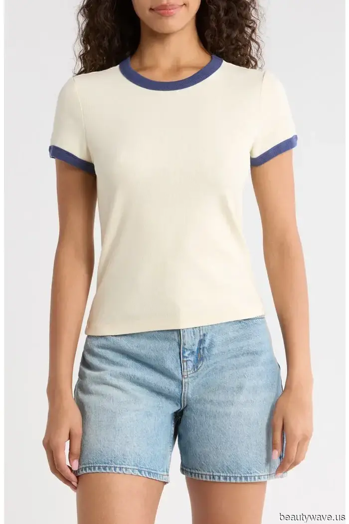 In simple terms, this T-shirt trend enhances the style of jeans and sandals.