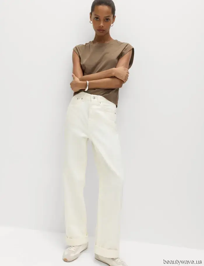 White jeans always look stylish, but this sandal color makes them appear the most sophisticated.