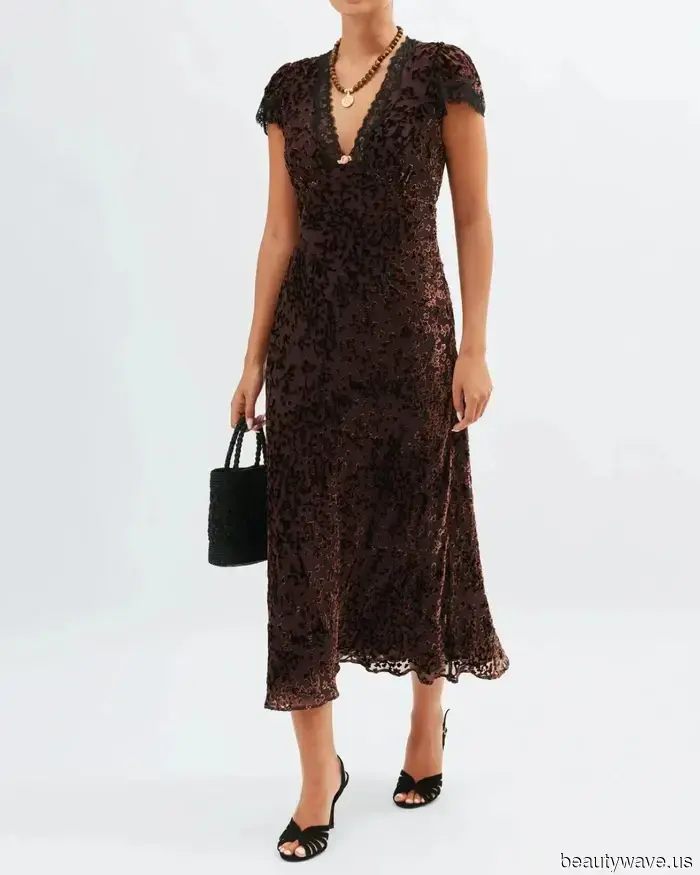 While black boots are a timeless choice, styling them in this way will give them a fresh, modern twist for 2026.