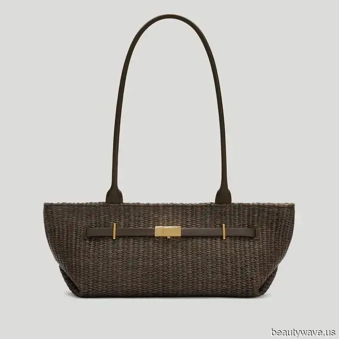 Die coolsten französischen Mädchen tragen diese 6 Sommer-Handtaschen-Trends durch die Hitzewelle in Paris.
