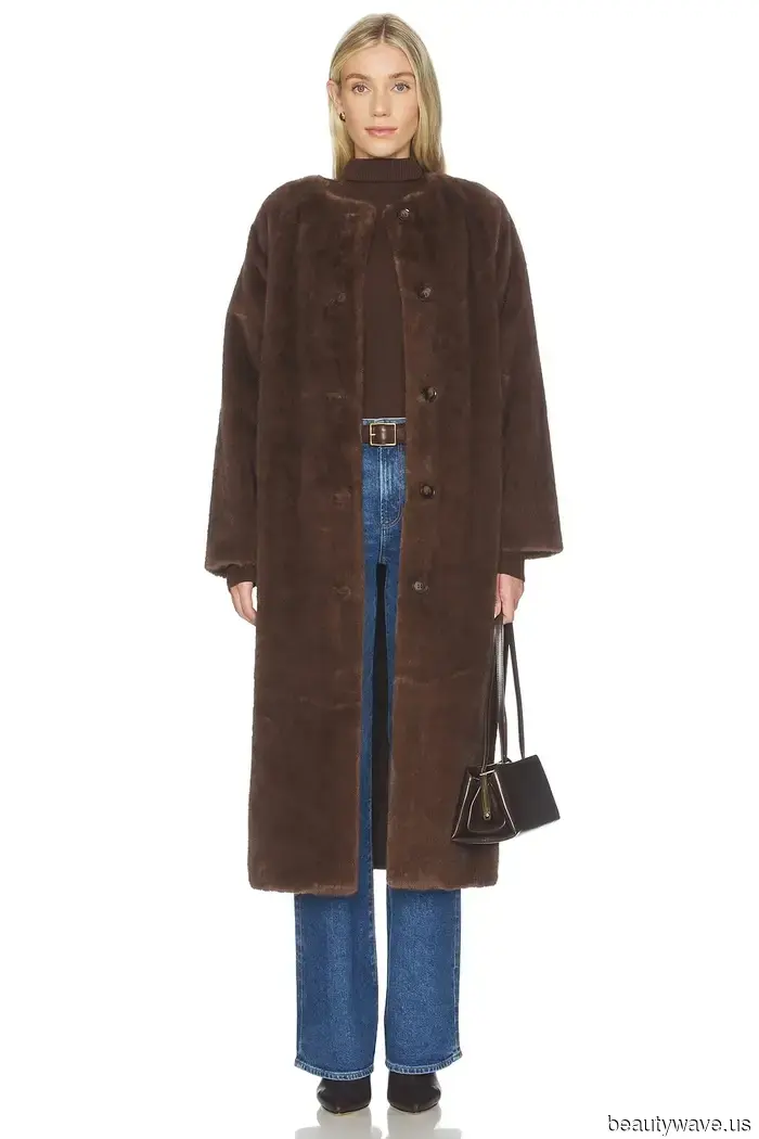 The Chic Trend French Women Are Donning With Their Jeans Until Spring