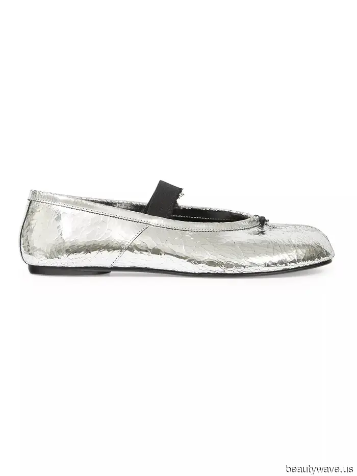 Рианна только что надела "странные" балетки 2025 года с пижамными штанами на улицах Л.А.