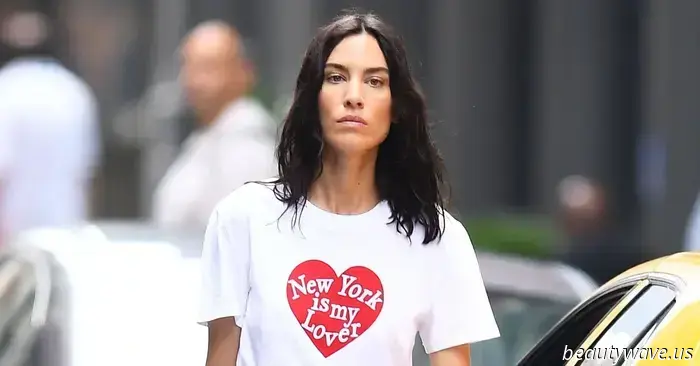 Moment mal, kehrt der vergessene Rocktrend, den alle früher mit T-Shirts trugen, zurück?