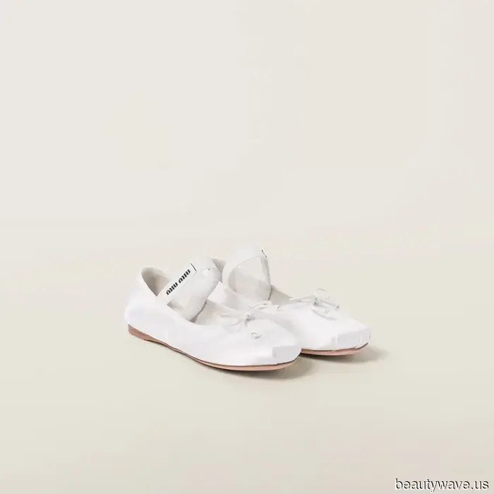 From Paris to New York, here are 9 stylish ballet flat trends that fashion-forward girls are continuously sporting.