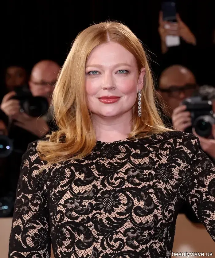 The Golden Globes Revived Red Carpet Glamour: 32 Celebrity Looks That Define Elegance