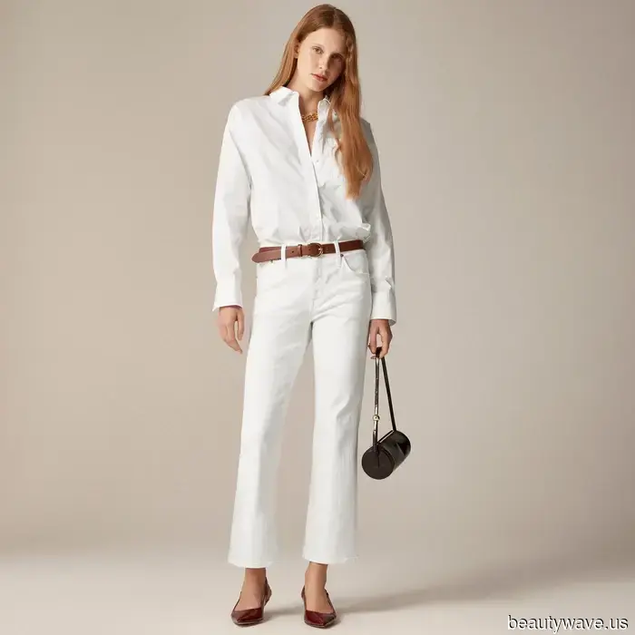 J.Lo has just sported a shoe trend that, despite being considered dated, transforms into something stylish when teamed up with white jeans.