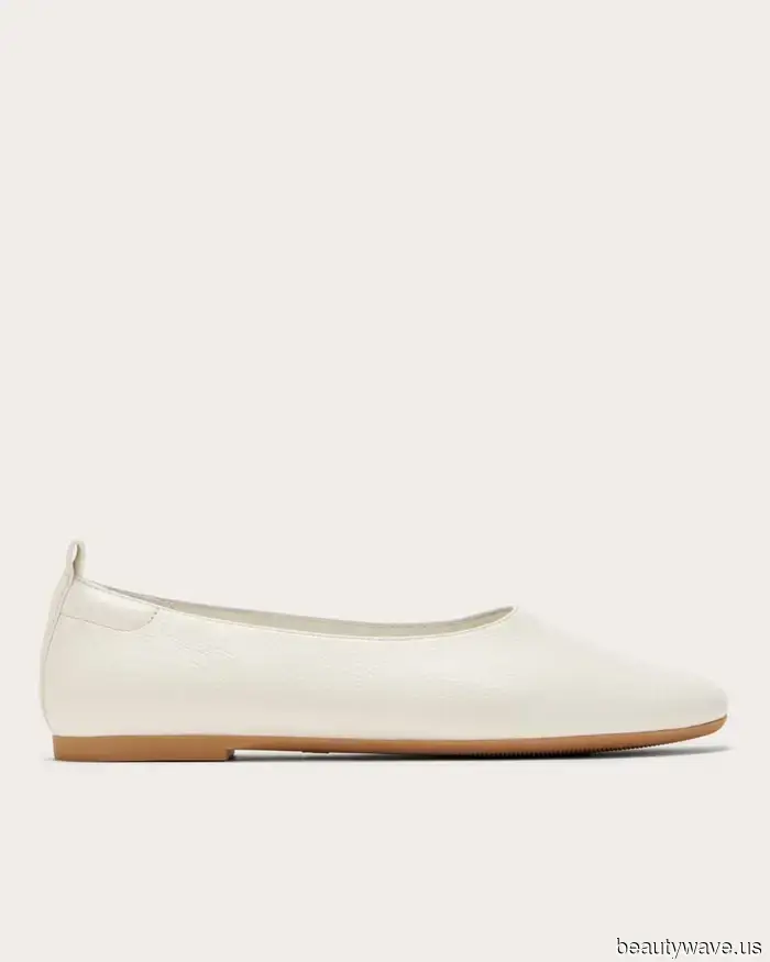 Weiße Jeans Plus Dieser flache Schuhtrend ist das Ticket, um jetzt wie eine Modeperson auszusehen.