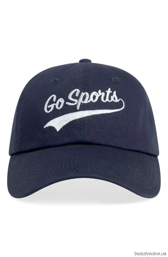 I reside in NYC, and here are the 8 items I observe moms wearing during drop-off.