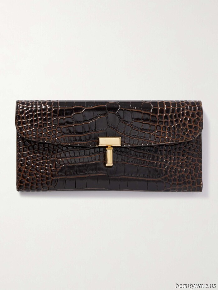 I'm a Shopping Director, and I'm sharing a list of 35 stylish items—enjoy!