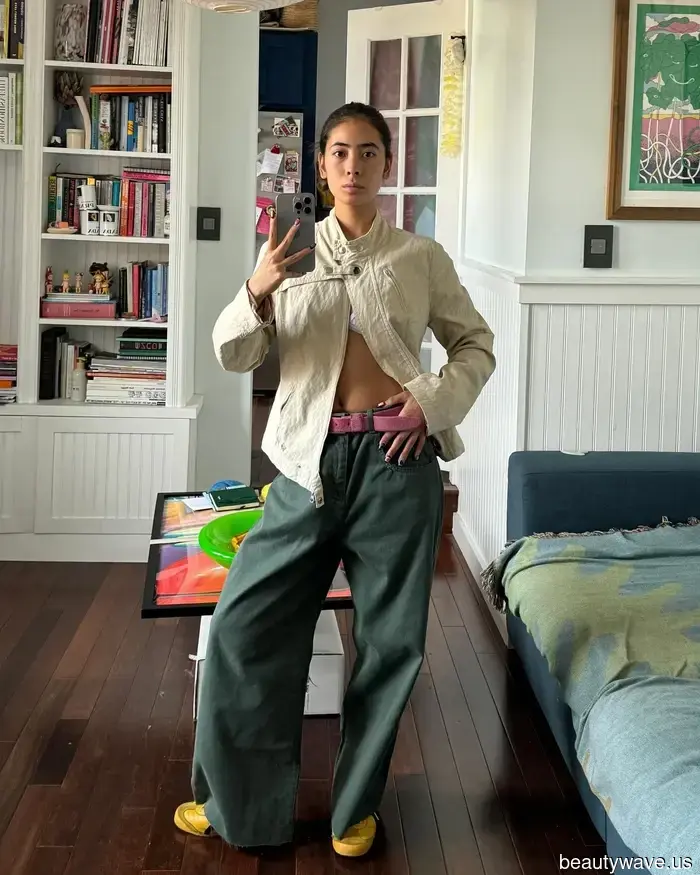 These combinations of jeans and sneakers are considered "out," but these options feel very much like 2026.