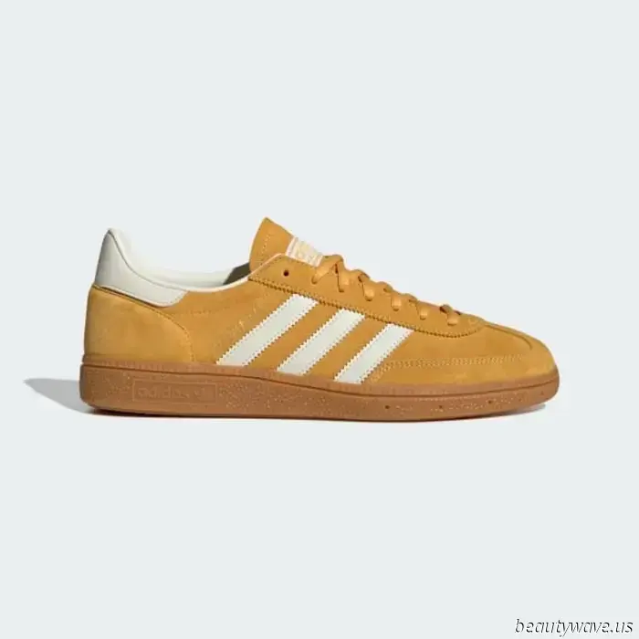 If you're wearing jeans and a white t-shirt this summer, consider replacing this outdated sneaker color trend with this alternative.