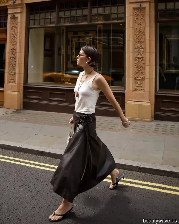 Le ragazze alla moda di Londra, NYC e Parigi stanno rendendo questa tendenza estiva "noiosa" di scarpe look costoso con questi 5…