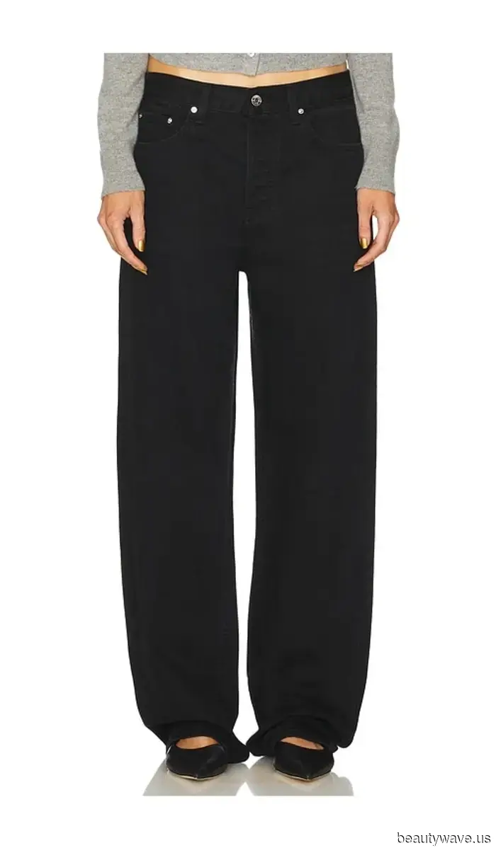 The Distinctive Style That Everyone Fashionable in NYC Will Adopt When Pairing Boots with Jeans This Fall