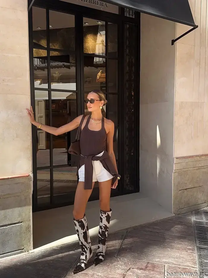 Out of nowhere, those with a keen sense of style are incorporating this shoe trend into their autumn outfits.