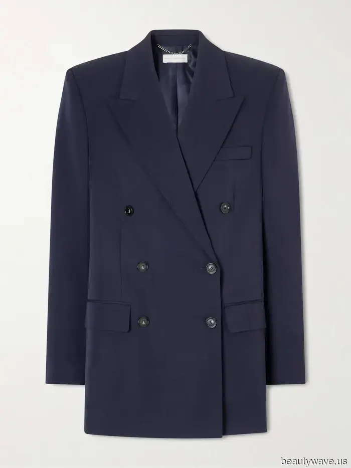 French women believe that dark jeans pair best with this neutral shade that isn't black.