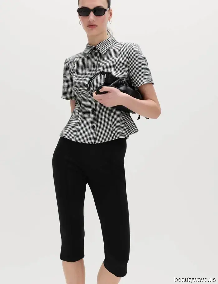 This combination of leggings and shoes appears equally sophisticated on those over 60 as it does on young women in their 20s.