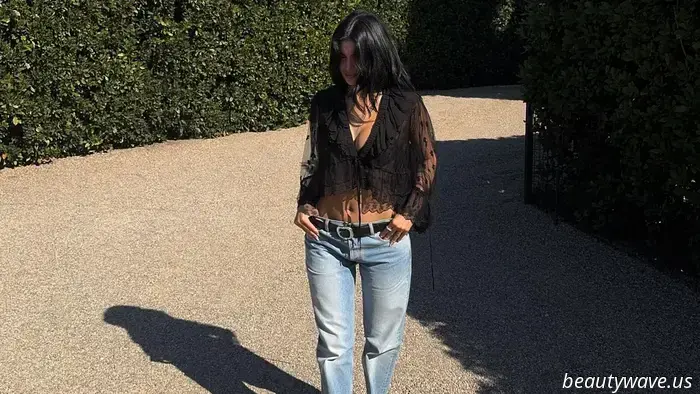 Kylie Jenner ha appena dichiarato che questa tendenza del denim, "datata", è ancora di moda — ma solo se indossata in questo modo.