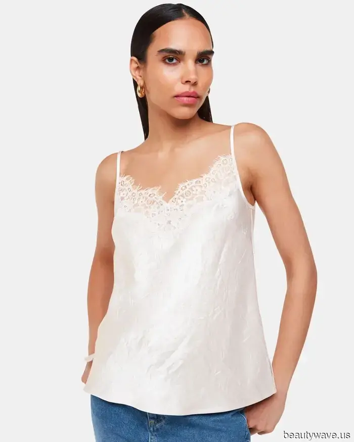 Las chanclas negras siempre serán elegantes, pero estos 7 conjuntos demuestran que este color es mucho más genial.