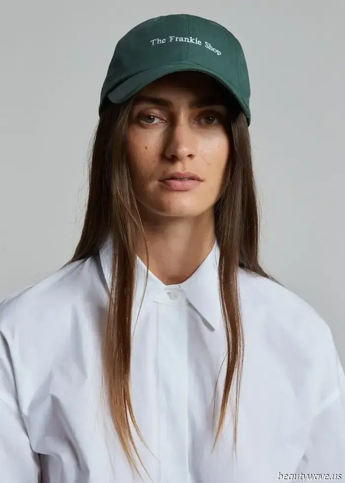 Is it just me, or are all the trendy girls now combining ballet flats with this anti-denim pant trend?