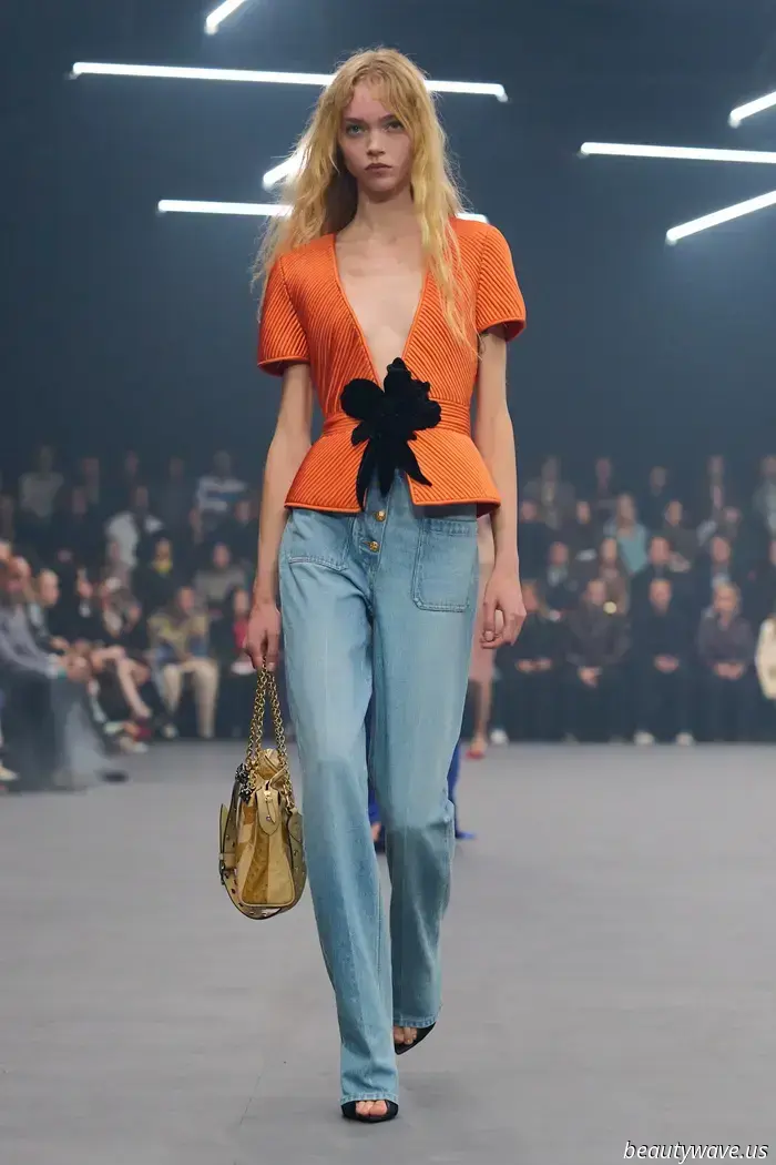 Alessandro Michele bringt sanfte Eleganz und zarte Romantik für Valentinos Frühjahr 2026