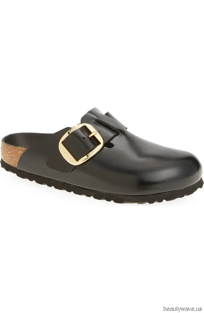 Jennifer Aniston's 1999 airport outfit formula continues to be favored by the most stylish travelers at LAX, CPH, and CDG.