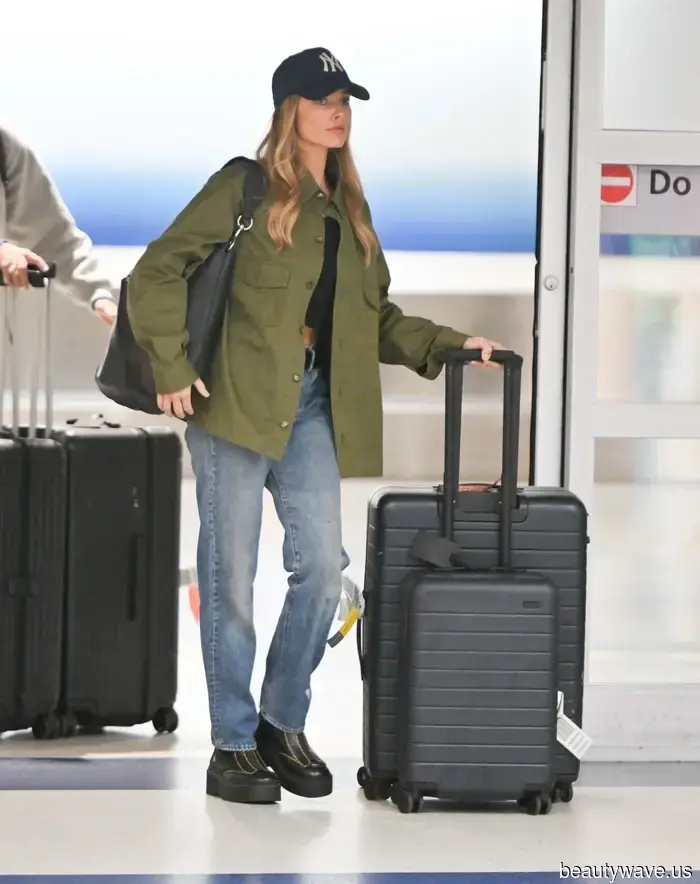 Lo stile di Margot Robbie in aeroporto è praticamente perfetto&mdash;3 look che copierei