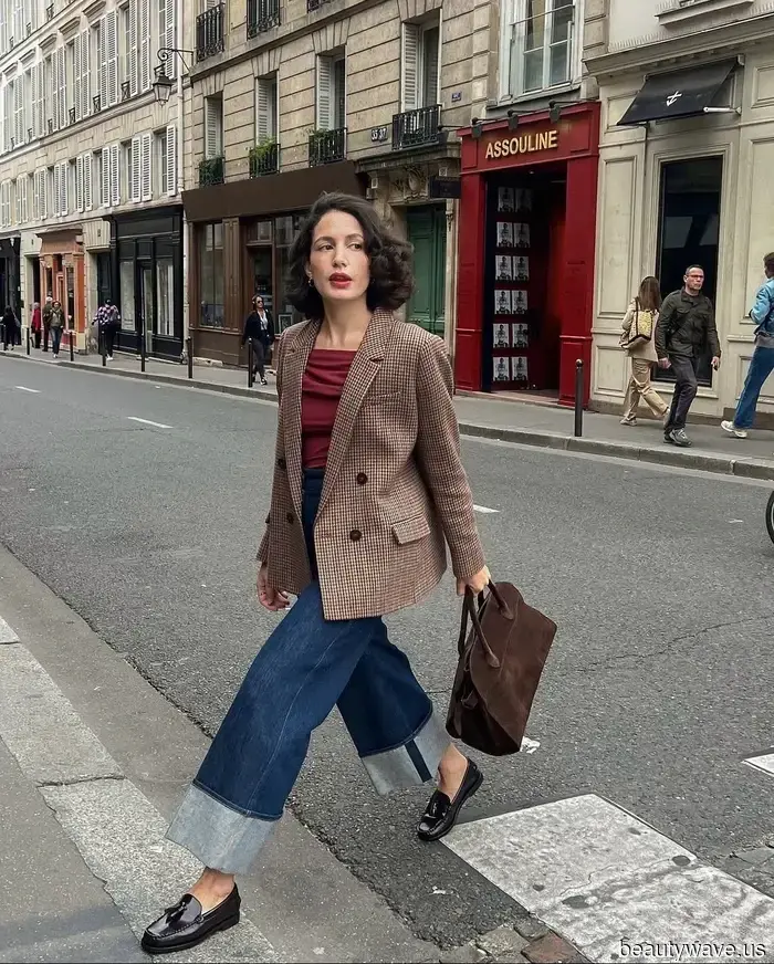 French women are experts in choosing stylish shoes—here are six autumn styles they are already sporting.