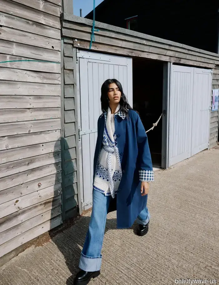 Improvvisamente, ogni persona alla moda che conosco indossa un trench coat del marchio londinese che rivaleggia con Zara.