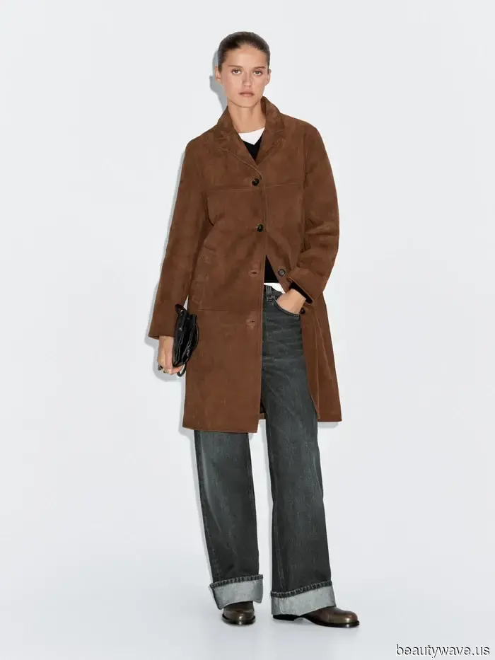 Susurros de riqueza y atemporal&mdash;el denim se ve más elegante combinado con este tono elegante