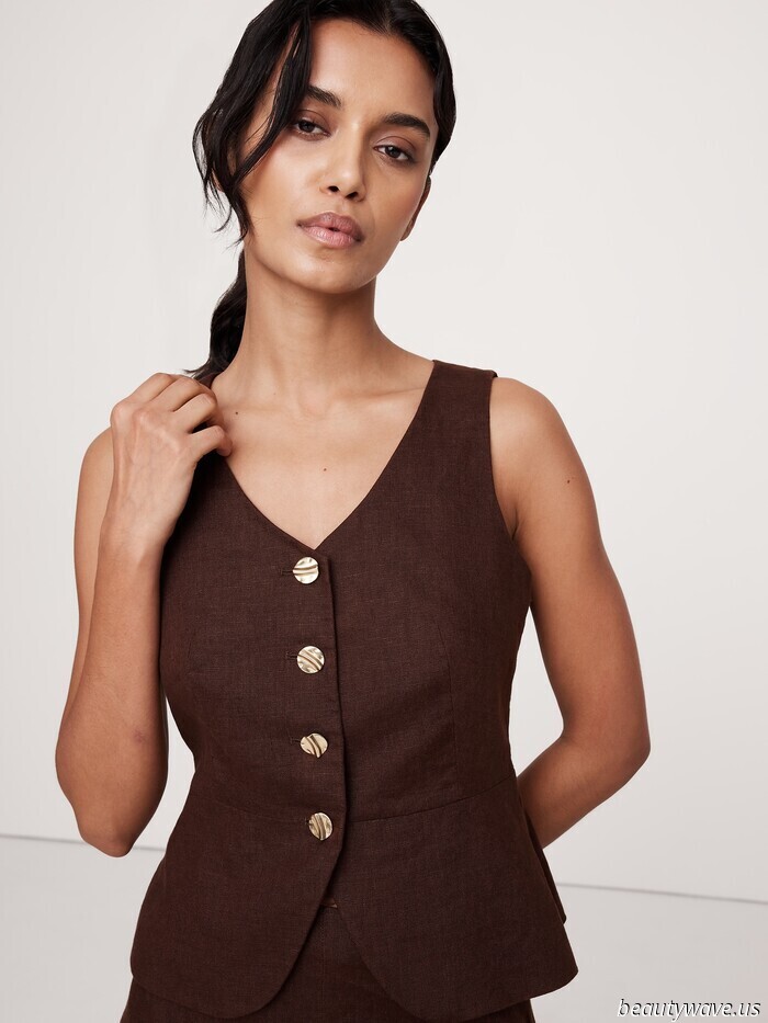 As a Shopping Director residing in Banana Republic, here are the 40 items that I consider to be the most stylish at the moment.