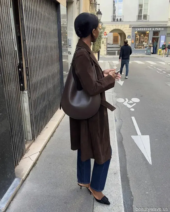 Sono appena tornata da Parigi&mdash;le donne francesi più chic indossano questa tendenza jeans invernale con tacchi e stivali.