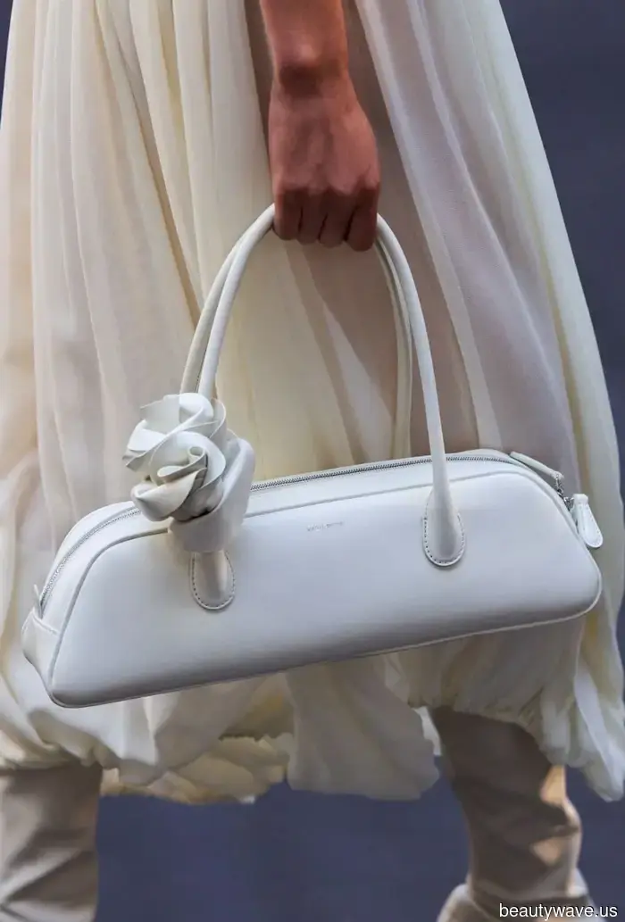 La mia amica mi ha chiesto quali tendenze di colore delle borse domineranno nel 2026&mdash;le ho inviato questi 7.