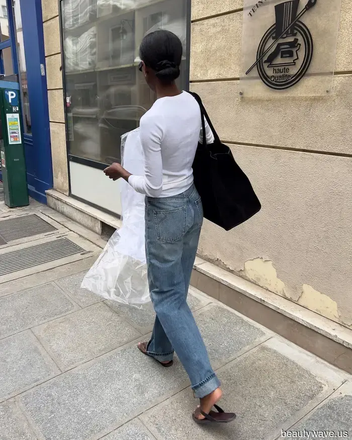 Las mujeres elegantes han comenzado a usar sus jeans de esta manera específica en silencio.