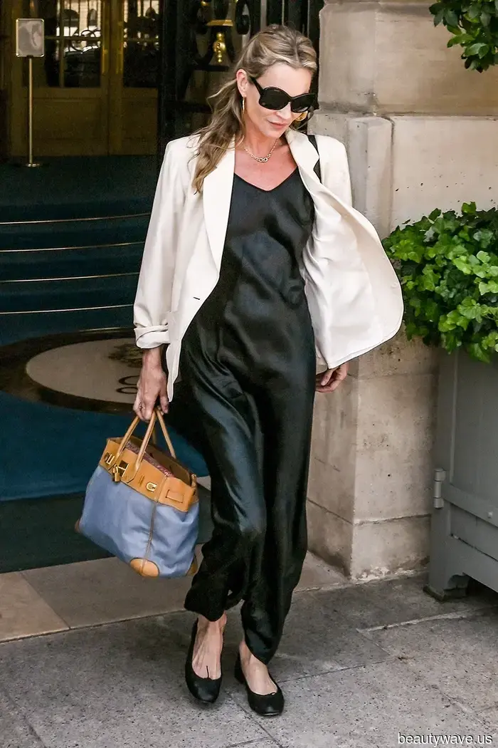 Le donne over 50 non indossano leggings sui voli&mdash;indossano questo elegante completo a 3 pezzi