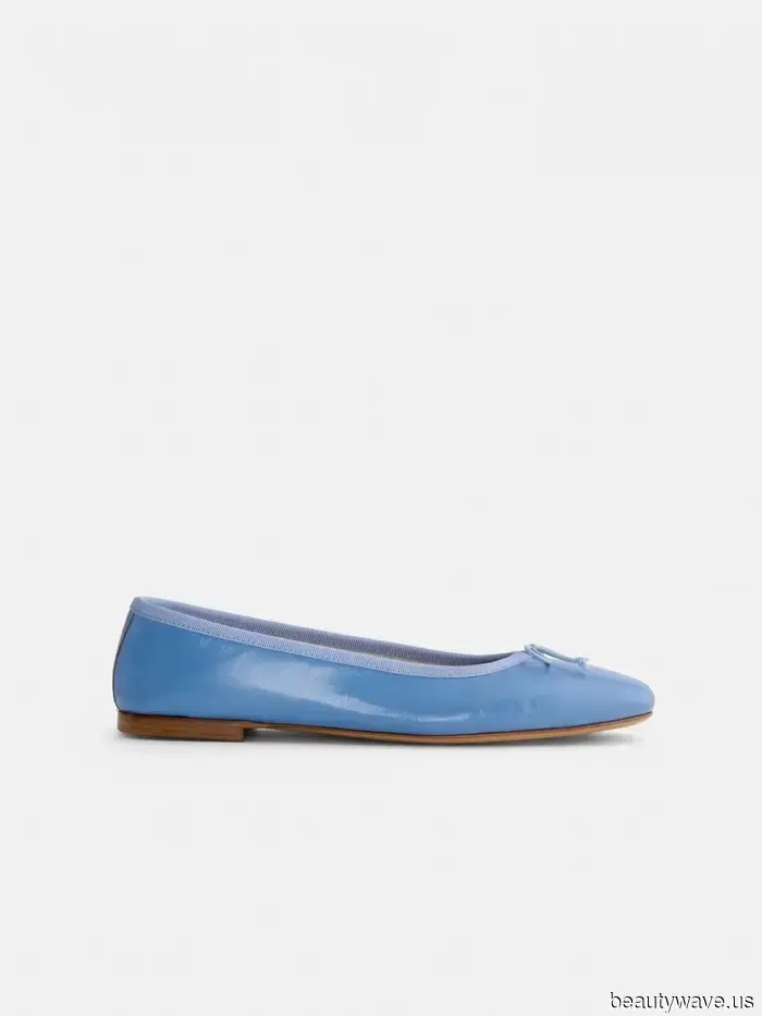 Las personas de moda ocupadas saben que esta tendencia de zapatos planos hace que los atuendos se vean más elegantes cuando ya llegas tarde.