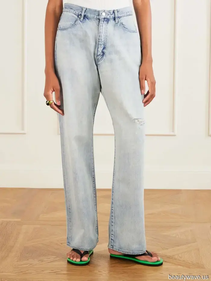 Light-wash jeans were a prominent feature at the Dior show—these shoes will give them a stylish touch for 2026.