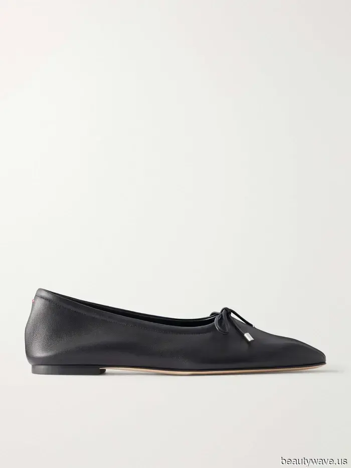 Stylish Women in Their Late 30s Are Abandoning Flip-Flops for This French Footwear Trend This Fall.
