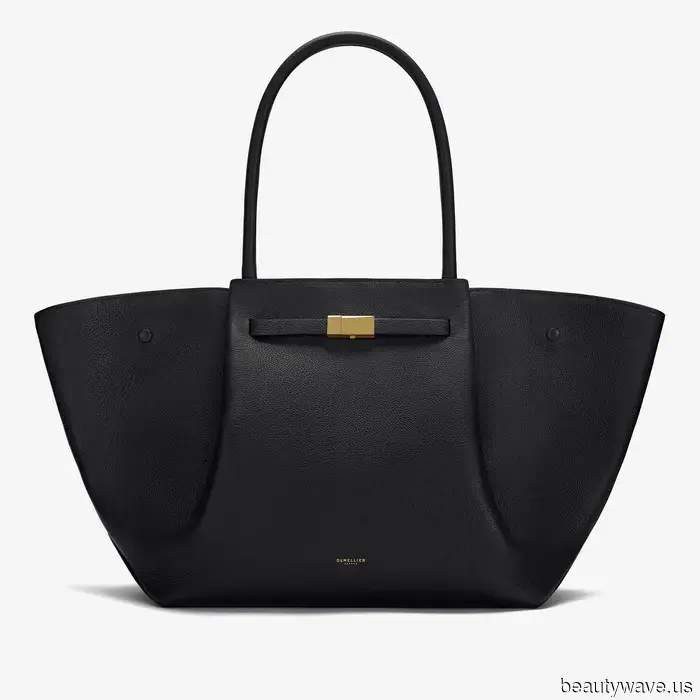 Visto en NYC: Emily Ratajkowski usando el bolso de $695 que la gente de moda no puede dejar de adorar.