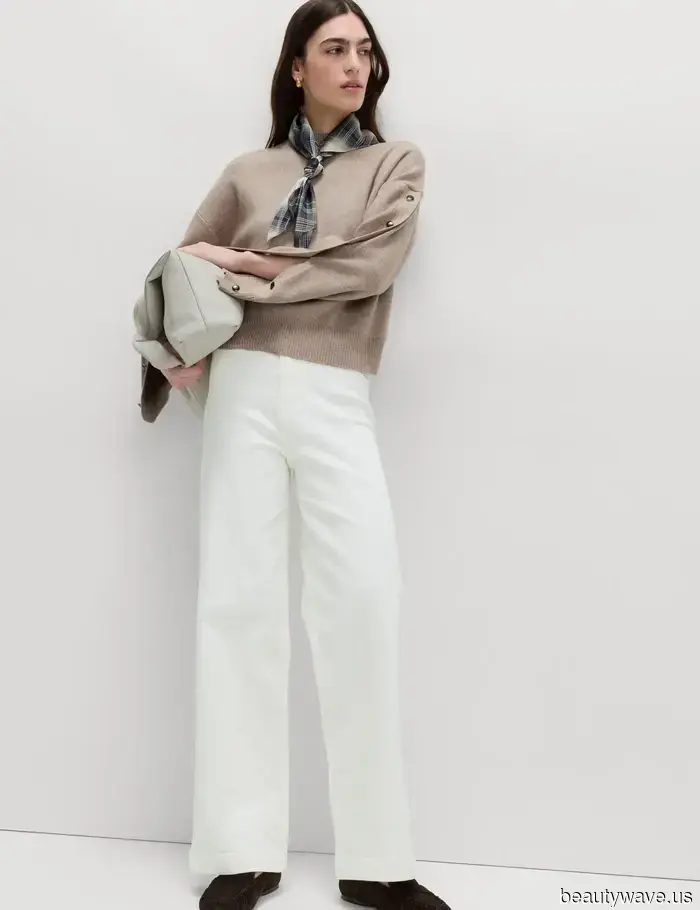If you're planning to wear white jeans this summer, this shoe trend always gives them a stylish touch.