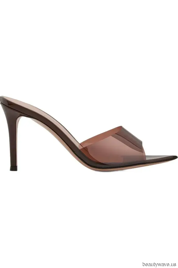 You might choose to wear black heels, but J.Lo demonstrates that this shoe color pairs more beautifully with ivory dresses.